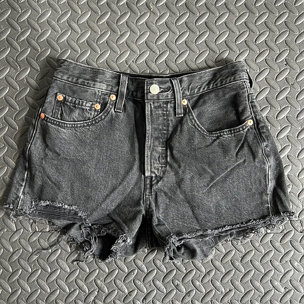 Levi’s 501 black high rise short